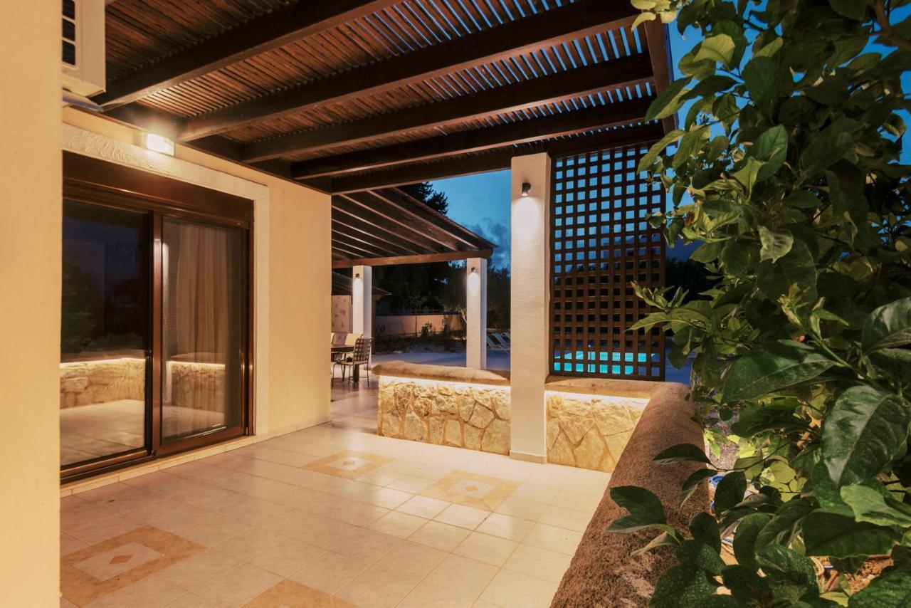 Villa Maribia With Private Pool เกนนาดี ภายนอก รูปภาพ